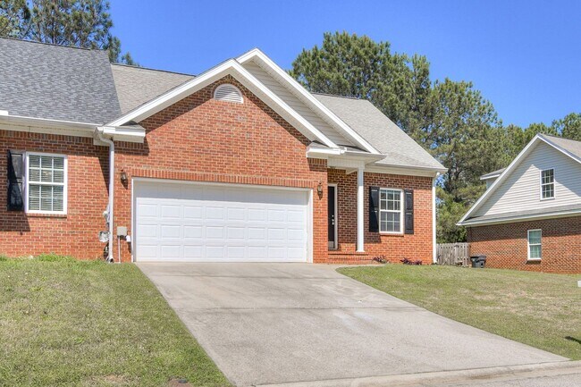 Building Photo - 3 Bedroom 2.5 Bath Townhouse