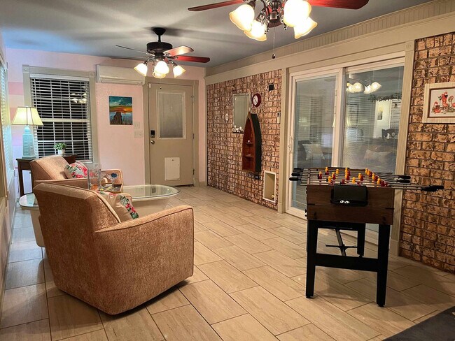 Foto del edificio - 563 Bobwhite Dr