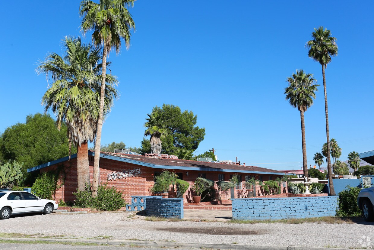 Foto del edificio - Twin Palms Apartments
