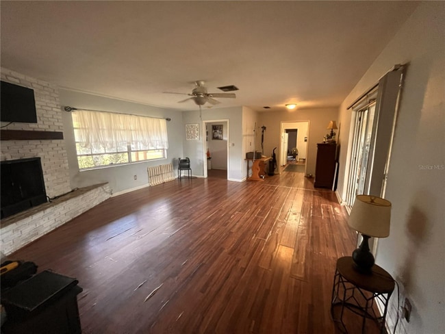 Building Photo - 705 Westwood Dr