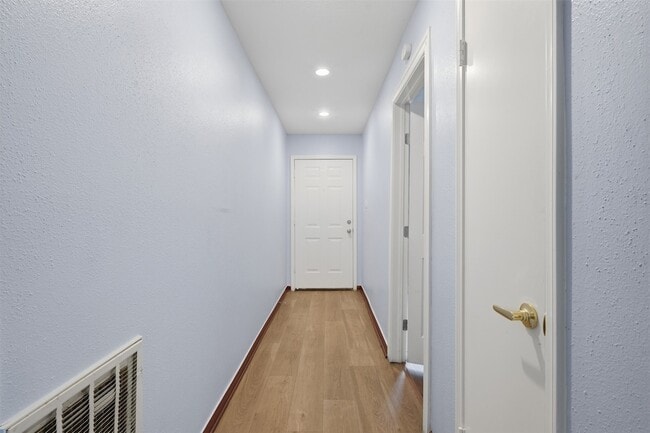 Foto del edificio - 7015 Pella Dr