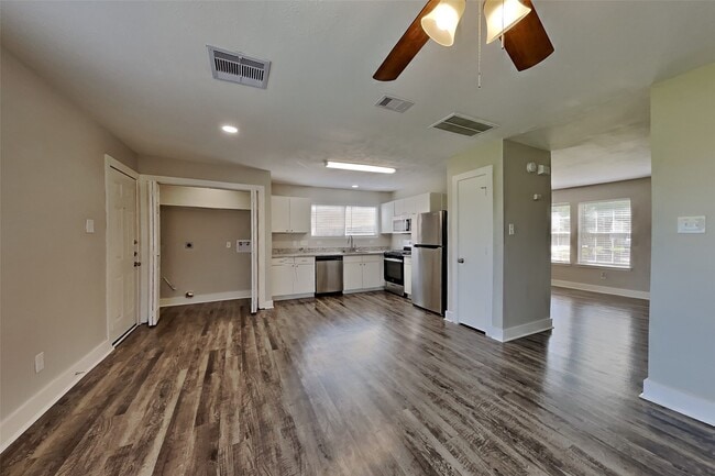 Building Photo - 5150 Summit Lodge Dr