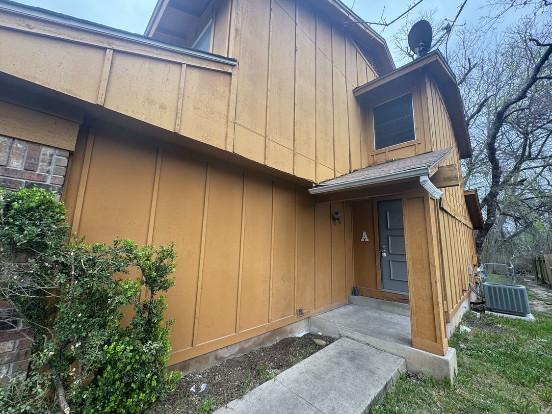 Primary Photo - 10403 Golden Meadow Dr #A, Austin, Texas 7...