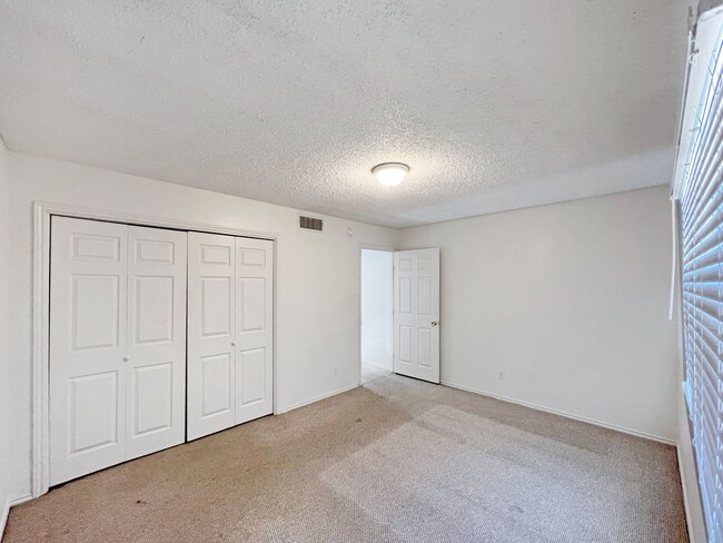 Foto del edificio - 1811 W Jackson Ave