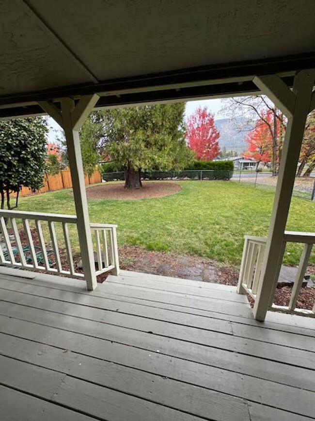 Foto del edificio - 2 bedroom 1 bath for Rent in Grants Pass