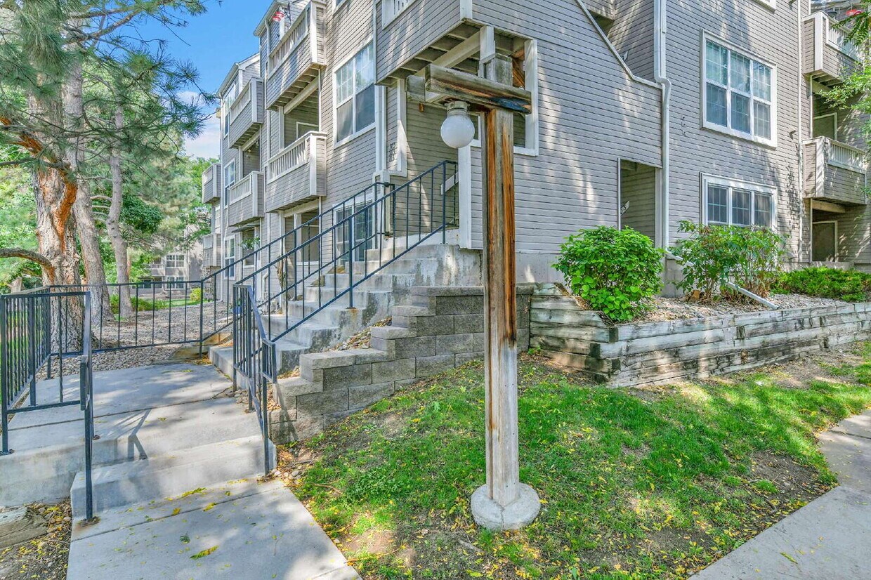 Primary Photo - $1,825.00, 2-bed, 2-bath condo in Lakewood.