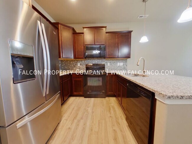 Building Photo - Gorgeous Townhouse in Stetson Hills! - Ava...