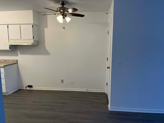 Building Photo - 605 E Robinson St