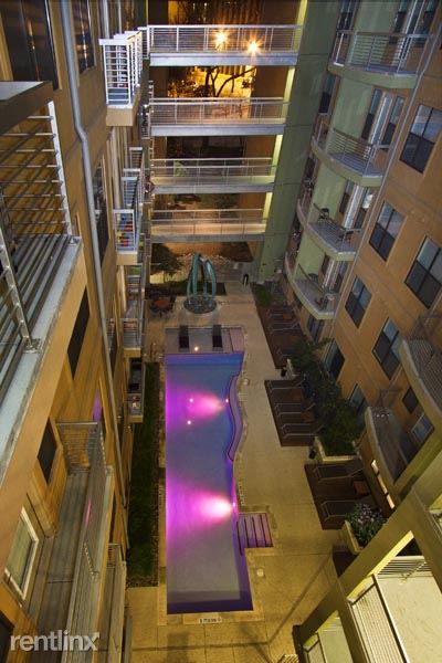 Building Photo - 118 E Riverside Dr