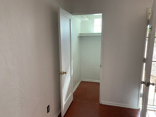 Building Photo - Great Tucson Rental