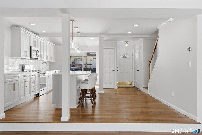 Foto del edificio - 193 Cypress Rd