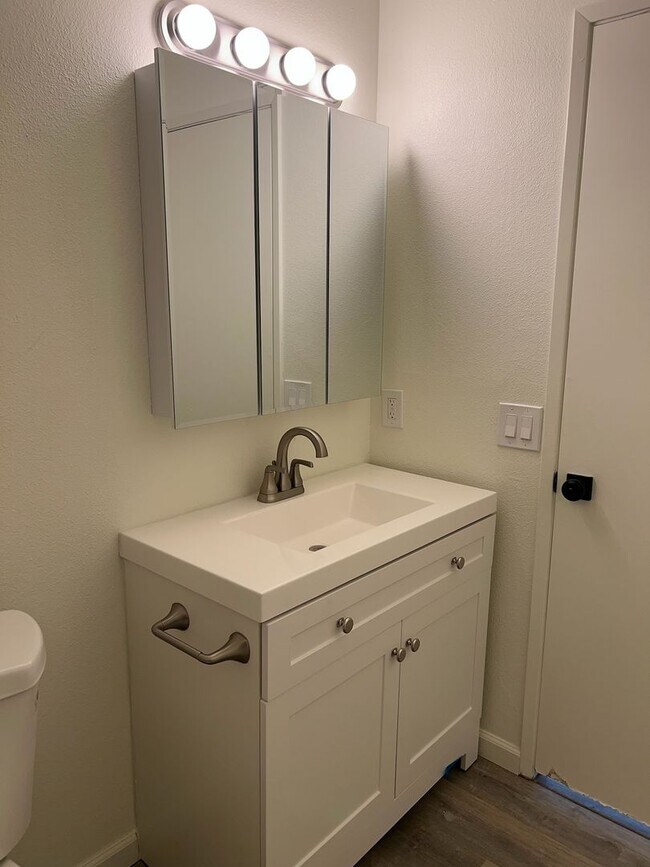 Foto del edificio - Wow! Single Story, 2 Bedroom, 2 Bath, with Community Beach!