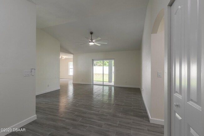 Building Photo - 1431 Victory Palm Dr