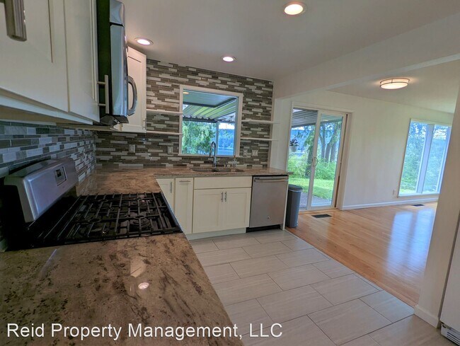 Building Photo - 3 br, 2 bath House - 1508 Kitsap Dr.