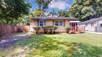 Building Photo - 1310 Menna St