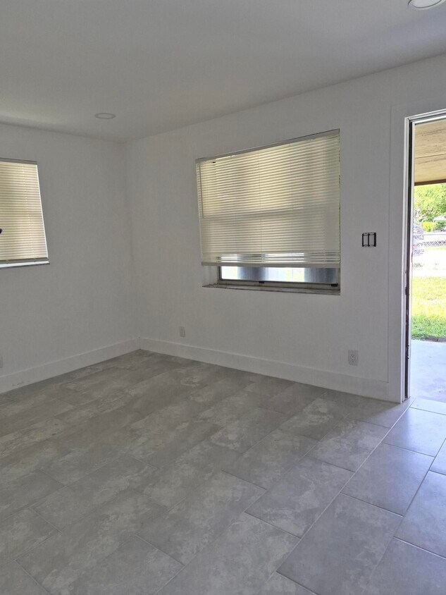 Foto del edificio - 313 SW 1st Terrace