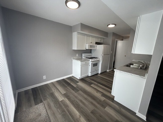 Building Photo - 2330 Carnation Dr