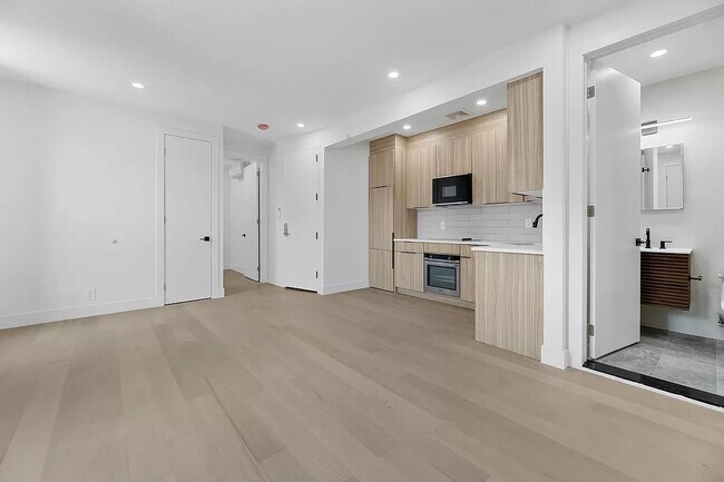 Building Photo - 475 Sixth Avenue