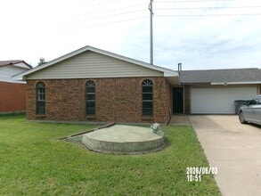Building Photo - 4639 SE Brighton Pl