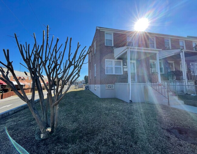 Building Photo - 2541 W Cold Spring Ln