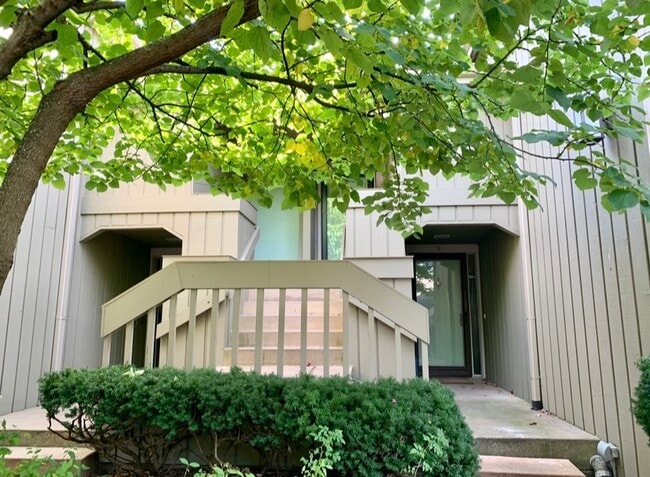 Building Photo - 275 Hickory Ln