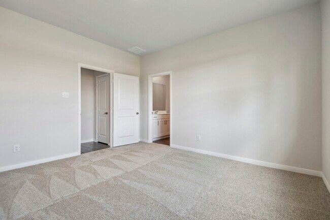 Building Photo - 15450 Maple Ter Dr