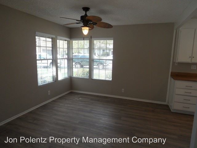 Building Photo - 23042 Village Dr