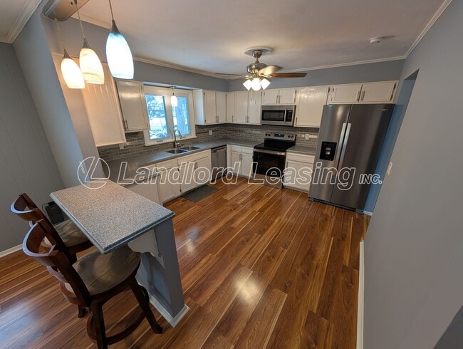 Foto del edificio - Updated 3-Bedroom Amherst Ranch with Attached Garage & Fenced Backyard