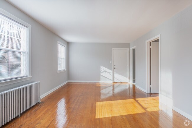 2HAB, 1BA - 775 ft² - Elbur Avenue