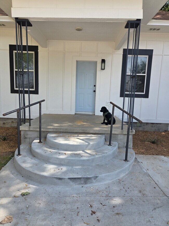 Building Photo - 1110 NW 42nd St