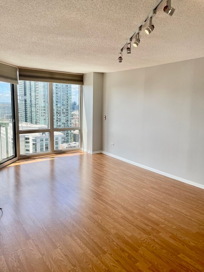 Building Photo - 111 W Maple St