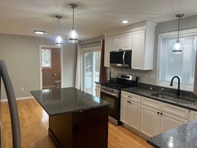 Foto del edificio - 131 Merrill Ave