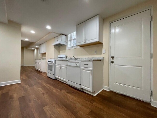 Foto del edificio - 2106 Pawnee Dr SE