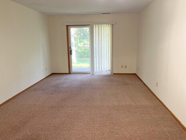 Building Photo - 844 Highview Dr