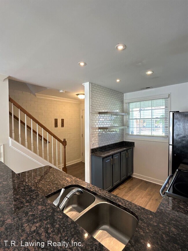 Building Photo - 2 br, 1.5 bath House - 1344 Green Oaks Lan...