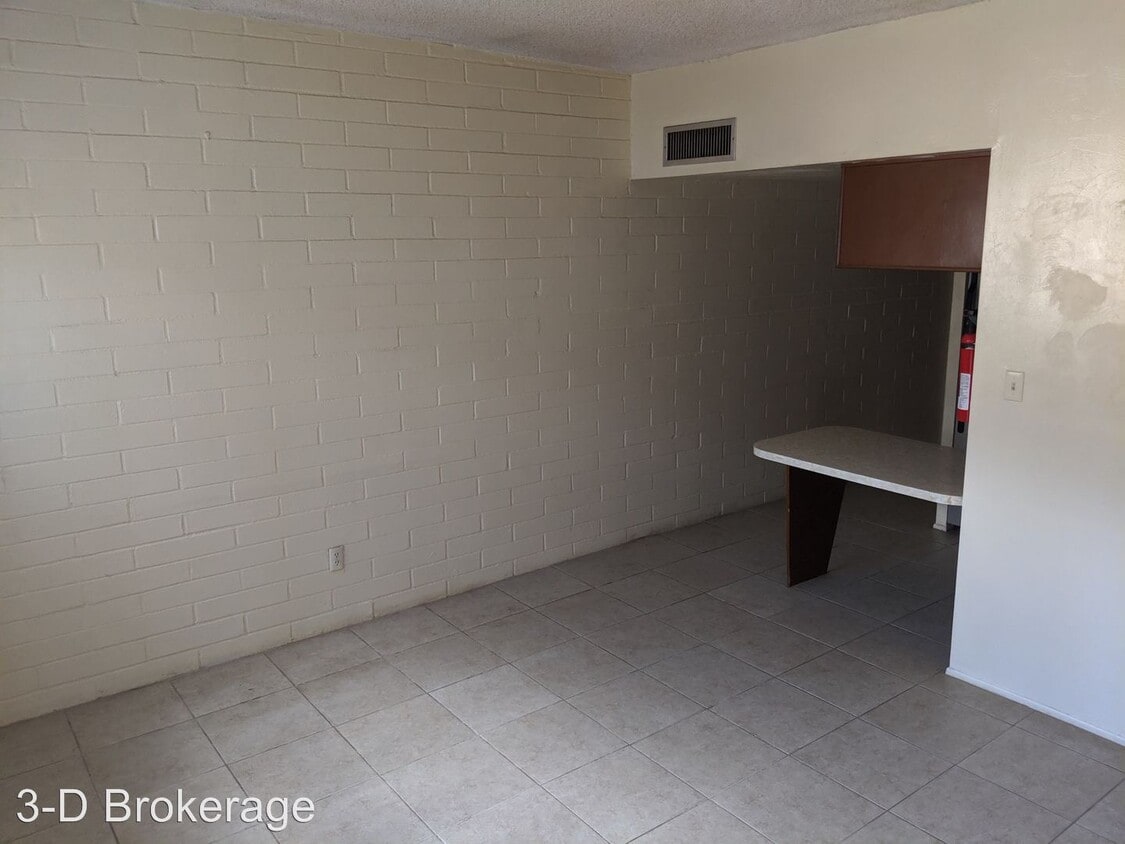 Building Photo - 121 W Alturas St