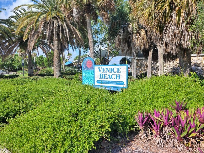 Building Photo - Annual Unfurnished Venice Island Condo – B...