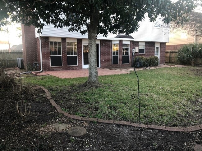 Building Photo - 819 Fern Springs Ct