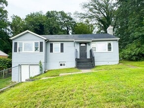 Building Photo - 1206 Quo Ave