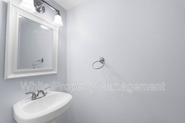 Foto del edificio - 13810 Hill St