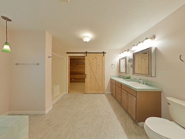 Building Photo - Huge 5 Bedroom Cabin-Style Home on 2+ Wood...