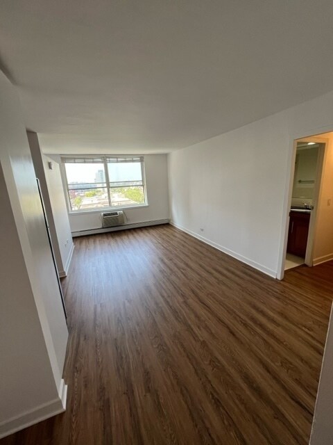 Foto del edificio - 3033 N Sheridan Rd