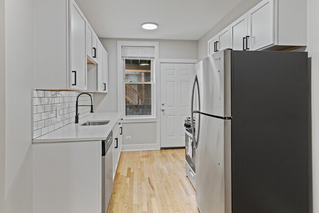 Building Photo - 7373 N Damen Ave