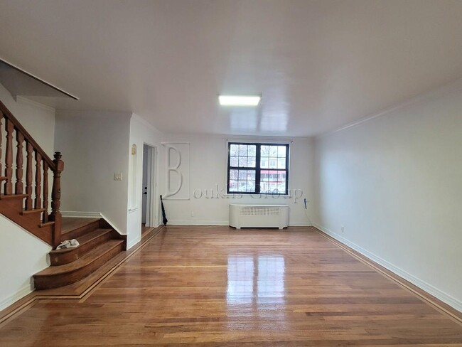 Foto del edificio - == FULL HOUSE == 5BR/1.5BA == BACKYARD == ...