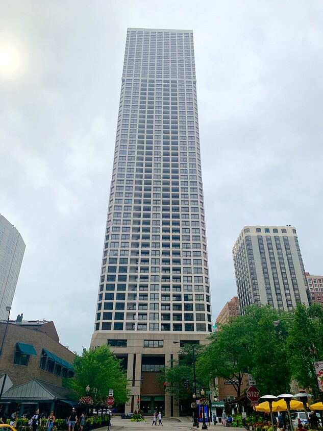 Foto principal - 1030 N State St
