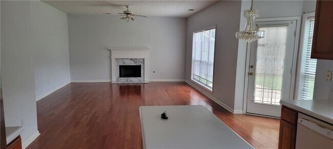 Foto del edificio - 3748 Jackson Bluff Dr