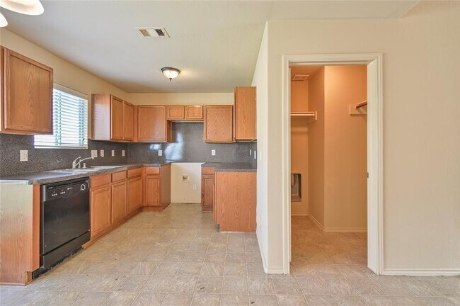 Building Photo - 5714 Park Village Dr