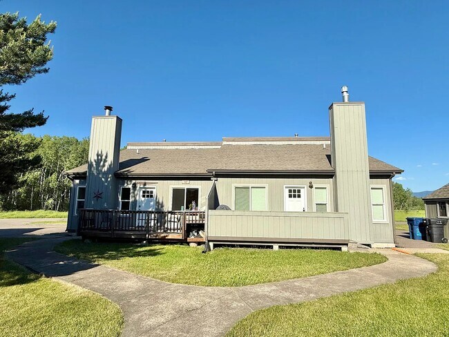 Foto del edificio - 72 Crestwood Dr
