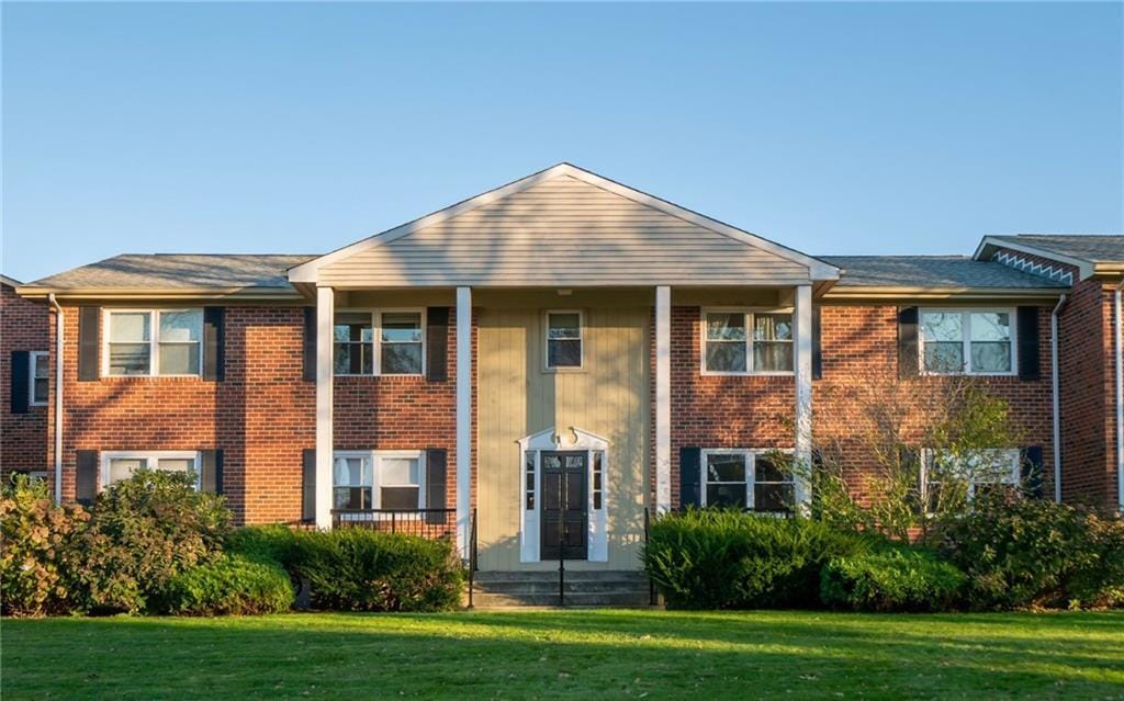 Primary Photo - 70 Carroll Ave