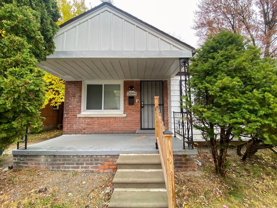 Foto principal - This beautifully updated 3-bedroom, 1-bath single-family home is ready for move-in!